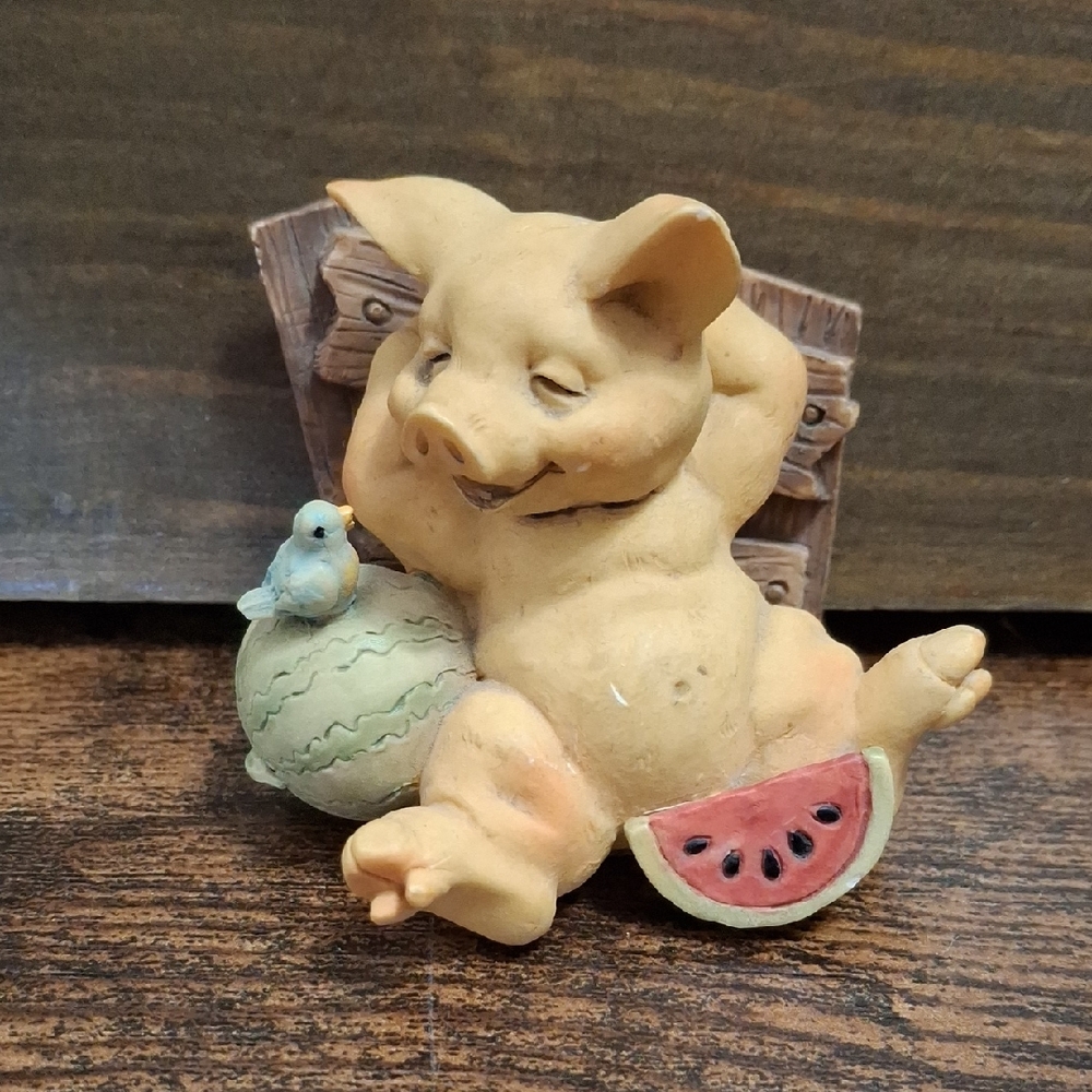 🐖Vintage Ganz 1992 Pigsville Small Figurine ‘Sun Tanning, Watermelon and Bird